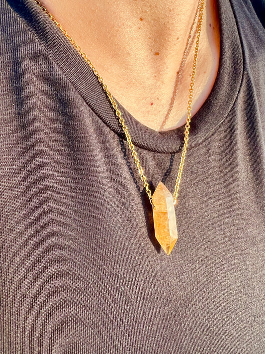 Collar con punta de cuarzo doble